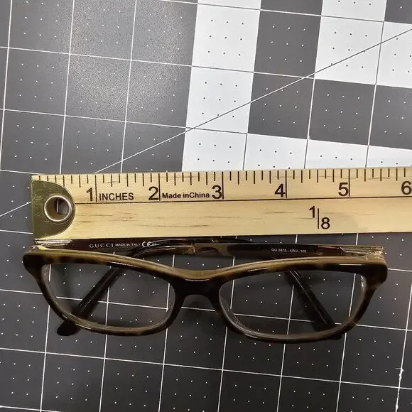 Gucci Glasses Women display picture 3